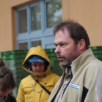 Der Futtermeister Herr Reichelt empfängt die Gruppe