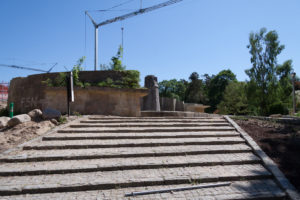 Reste der alten Anlage (hier: Treppe von den Pinguinen zu den Eisbären)